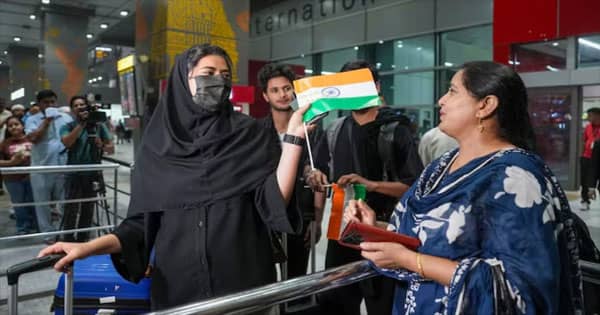 Iran-Israel Conflict : ईरान ने भारतीयों की सुरक्षा के लिए एयरस्पेस खोला, 1000 भारतीय नागरिक लौटेंगे स्वदेश