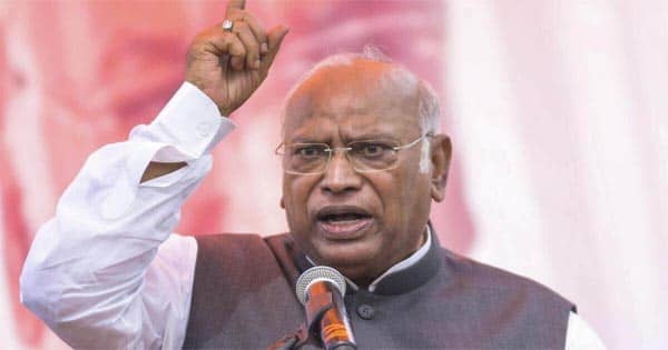 खड़गे का प्रधानमंत्री मोदी पर तीखा वार, कहा- आप विश्वगुरु हों या घर के गुरु, जनता को रोटी-कपड़ा-छत चाहिए