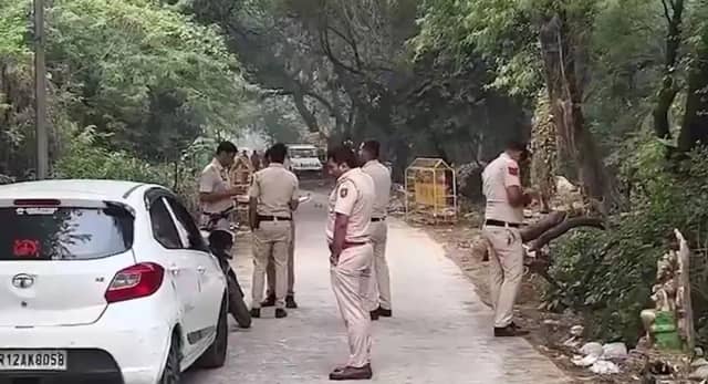 दिल्ली में दो मुठभेड़ : नांगलोई और महरौली इलाके में एनकाउंटर, काकू पहाड़िया सहित चार बदमाश घायल
