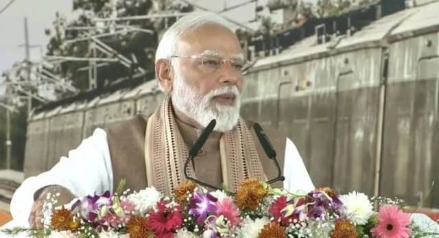 AI समिट में शर्टलेस प्रोटेस्ट पर PM मोदी ने साधा निशाना, मेरठ में रैपिड-मेट्रो रेल का किया उद्घाटन