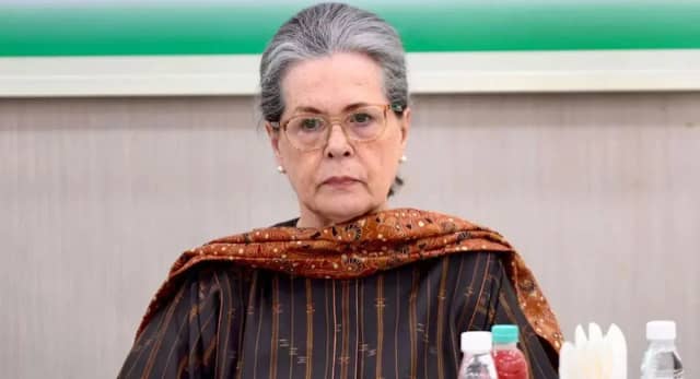 सोनिया ने उठाए सवाल- चुनाव के बीच विशेष सत्र की क्या जरूरत, आखिर इतनी हड़बड़ी क्यों