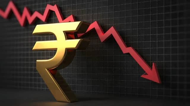 ईरान संकट से बाजार में हलचल, डॉलर के मुकाबले रिकॉर्ड निचले स्तर ₹92.18 पर पहुंचा रुपया