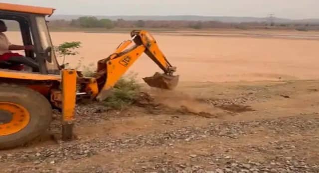 माफियाओं के रास्ते तोड़े, 9 हाईवा जब्त