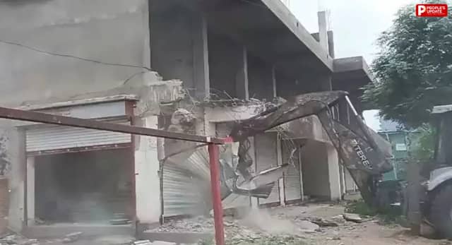 नीलबड़ में 20 दुकानों वाला अवैध कॉम्पलेक्स ध्वस्त, मुंडला की अवैध कॉलोनी पर भी कार्रवाई