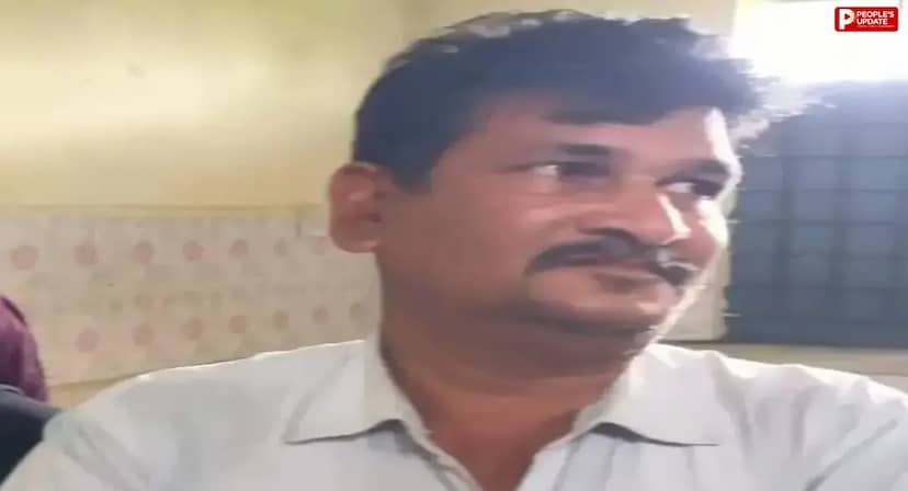 रायसेन कलेक्टर के निर्देश पर शिक्षक संतोष रजक हटाए गए, फीस वसूली के आरोपों के बाद प्रशासन की कार्रवाई