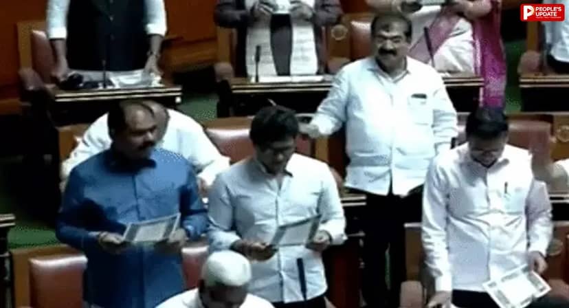 कर्नाटक विधानसभा में वंदे मातरम पर विवाद, दो सरणों के बाद रिकॉर्डिंग रुकी तो BJP विधायकों ने पूरा गीत गाया