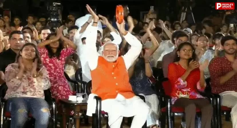 दीनदयाल जयंती पर जेन-जेड के बीच पहुंचे PM मोदी, ‘भजन क्लबिंग’ में बजाई खंजरी