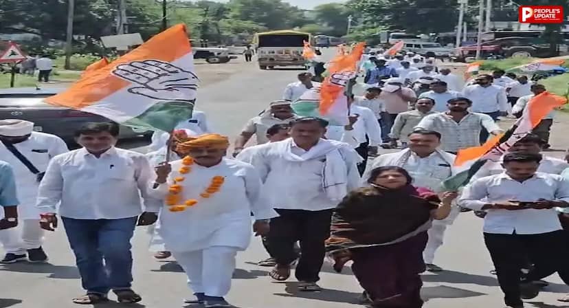 हरदा में बदहाल सड़क को लेकर विधायक दोगने की पदयात्रा शुरू, गड्ढे भरकर जताया विरोध