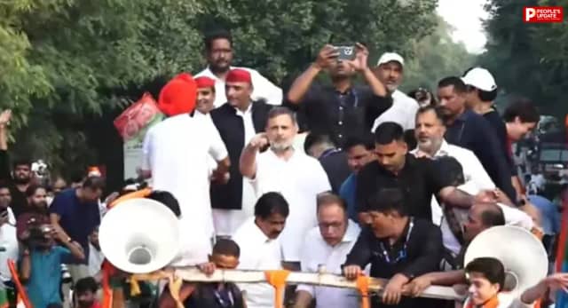 राहुल-प्रियंका समेत विपक्षी सांसदों का मार्च, 8 याचिकाकर्ताओं के नाम से ज्ञानेश कुमार के खिलाफ दाखिल हुई याचिका