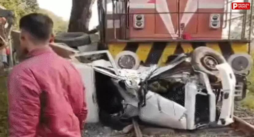 अनूपपुर में मालगाड़ी ने पिकअप को 100 मीटर तक घसीटा, युवक की मौत; 6 घायल