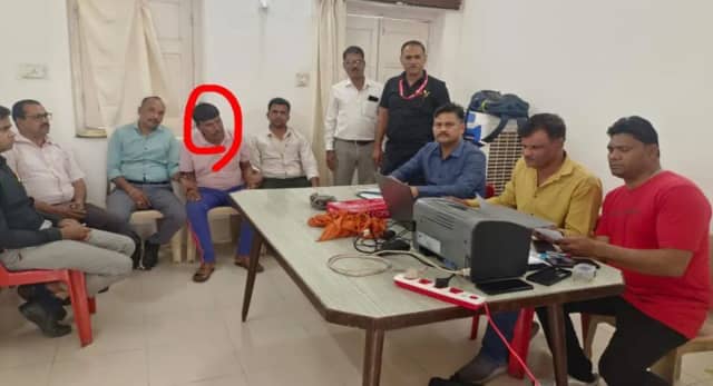 लोकायुक्त की बड़ी कार्रवाई, महिला क्लर्क का पति 10 हजार रिश्वत लेते गिरफ्तार 