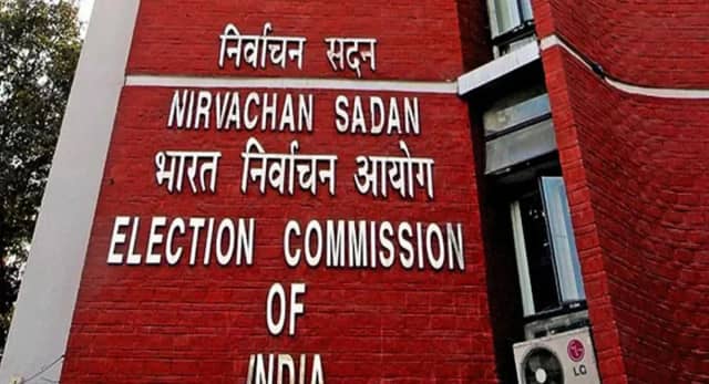 मतदान की तैयारियों में जुटा चुनाव आयोग, अब हर बूथ पर पानी, रैंप और बैठने की सुविधा जरूरी