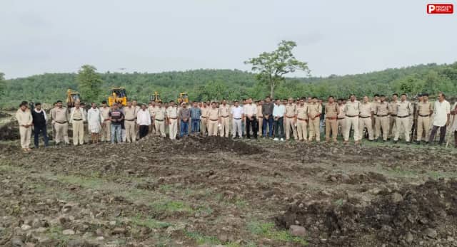 वन विभाग ने 120 बीघा भूमि से हटाया अतिक्रमण, 5 जेसीबी से हुई खुदाई 