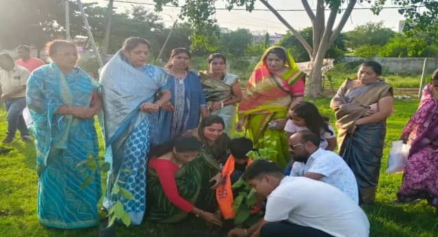 सर्व ब्राह्मण समाज का पौधारोपण अभियान, देवी मंदिर परिसर में लगाए 18 पौधे