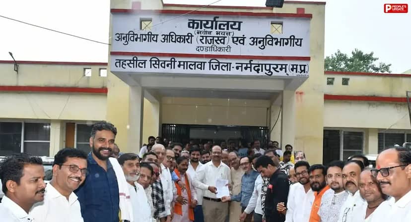 सिवनी मालवा: लोगों ने तहसीलदार को सौंपा ज्ञापन, बानापुरा रेलवे स्टेशन पर रेल ठहराव की मांग 