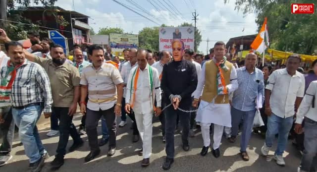 छिंदवाड़ा में कांग्रेस का वोट चोरी के आरोप पर प्रदर्शन, ज्ञानेश कुमार का पुतला फूंका