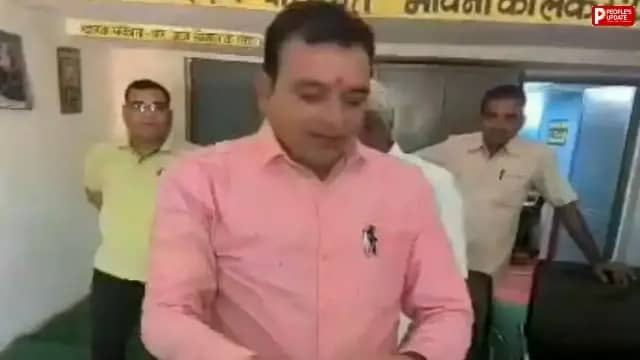 मैहर के पीएम श्री स्कूल में गंगाजल छिड़कने के वीडियो पर विवाद, भीम आर्मी ने लगाया शुद्धिकरण का आरोप