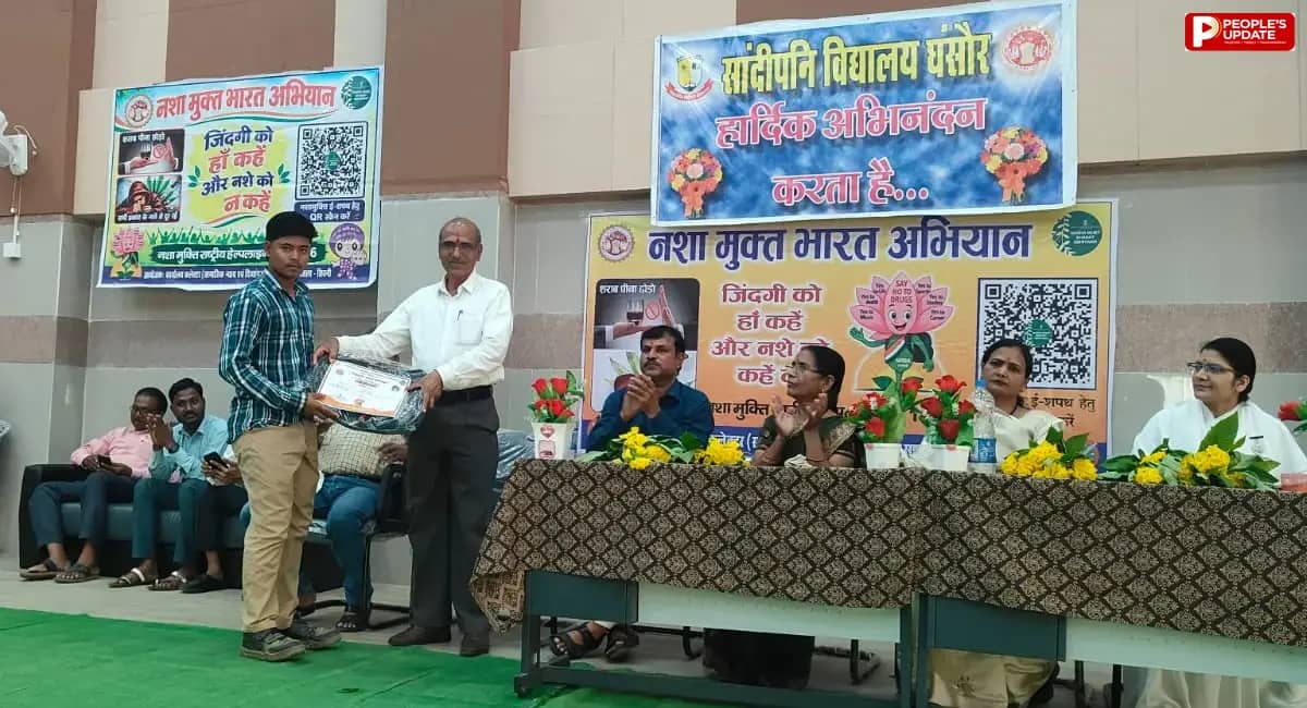 घंसौर: नशे से दूर रहने का दिया संदेश, मद्य निषेध अभियान के तहत जागरूकता कार्यक्रम; विद्यार्थियों को किया पुरस्कृत