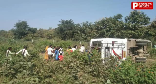 कटनी: सड़क हादसे में 11वीं की छात्रा की मौत, 28 यात्री घायल; परिजनों ने किया चक्काजाम
