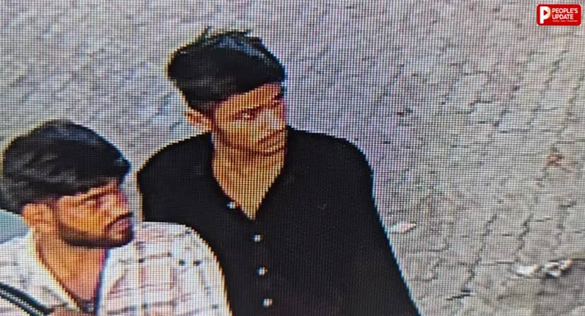 बाड़ी: दिनदहाड़े दो पेट्रोल पंपों पर लूट, कार में पेट्रोल भरवाकर बदमाश फरार; जांच में जुटी पुलिस 