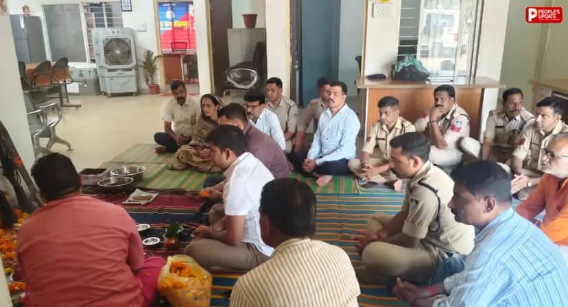सोहागपुर थाने में विजयादशमी पर शस्त्र पूजन, पुलिसकर्मियों ने सत्य और सुरक्षा का लिया संकल्प 
