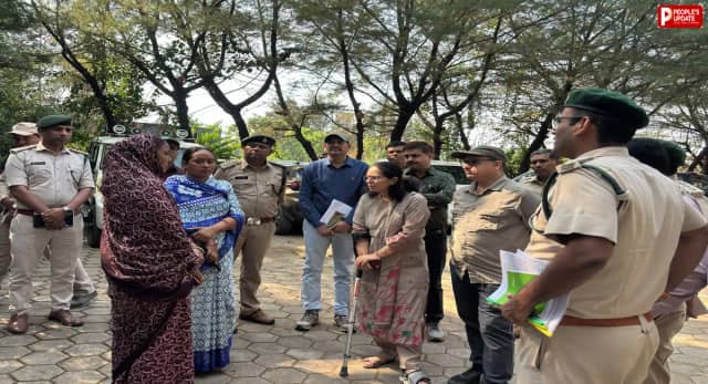 मढ़ई में सांभर के सींग मिलने का मामला: फील्ड डायरेक्टर राखी नंदा पहुंचीं, ग्रामीणों ने की निष्पक्ष जांच की मांग