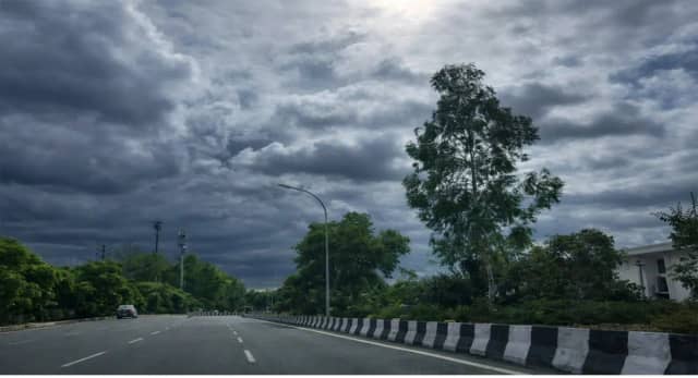 गर्मी के बीच तूफानी ट्विस्ट! आंधी-बारिश और ओलों से हिला मध्य प्रदेश, 18 जिले अलर्ट पर