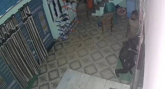 10 तोला सोना, 1 किलो चांदी और नकदी ले उड़े चोर; CCTV में कैद वारदात