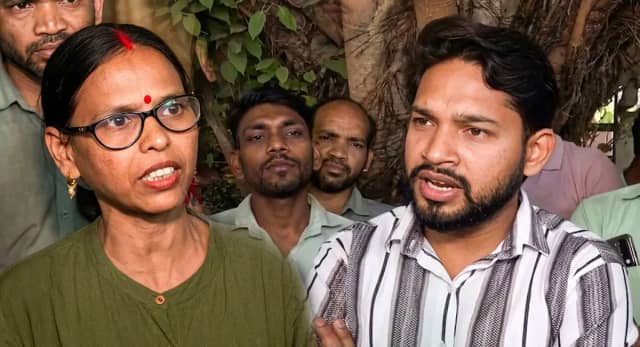 नोएडा में कर्मचारियों का फूटा गुस्सा, 20 हजार की मांग पर अड़े, प्रदर्शन तेज