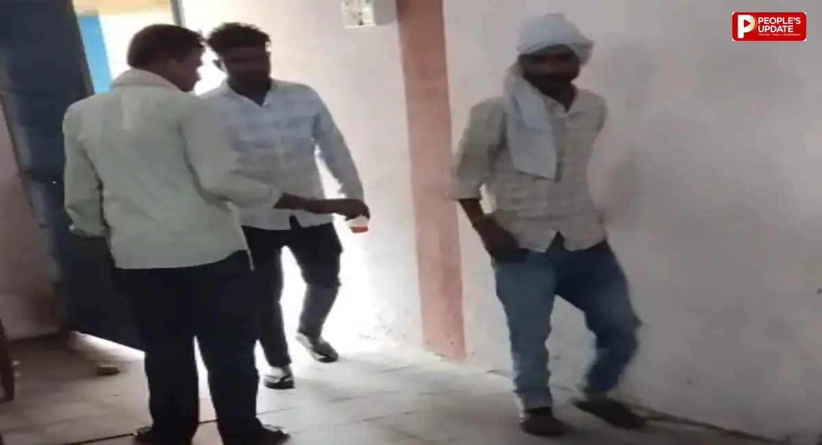 पंचायत भवन में नशे का वीडियो बहुप्रसारित, जले कागज और टूटी अलमारी से उठे सवाल