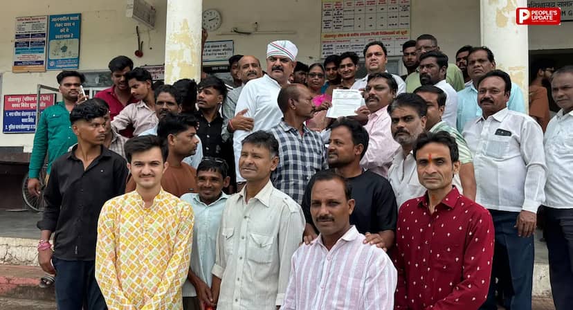 रेलवे स्टेशन की बदहाली पर कांग्रेस ने सौंपा ज्ञापन, 15 दिन का अल्टीमेटम