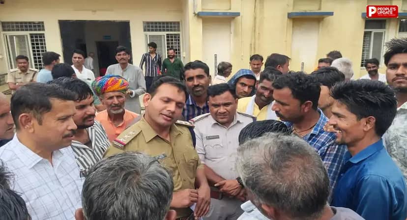 12 रुपए फैट चाहिए, वरना दूध बंद! खिलचीपुर में किसानों ने खोला मोर्चा
