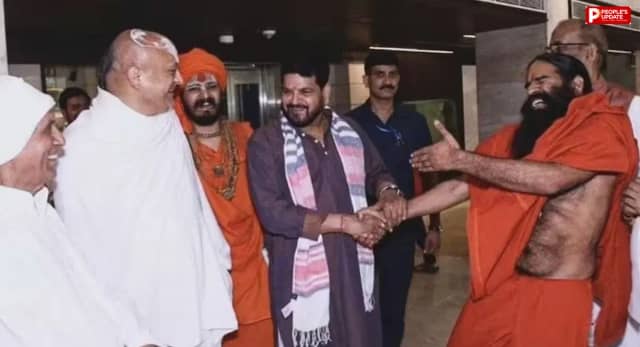 चार साल की तकरार के बाद बृजभूषण-रामदेव में दोस्ती, महंत राजकुमार दास ने कराई सुलह