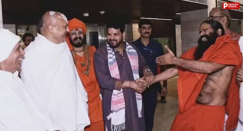 चार साल की तकरार के बाद बृजभूषण-रामदेव में दोस्ती, महंत राजकुमार दास ने कराई सुलह