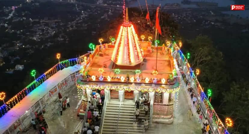 मैहर में मां शारदा के दरबार में उमड़े 1.40 लाख श्रद्धालु, दृष्टिबाधित भक्तों को मिली सुगम दर्शन की सुविधा