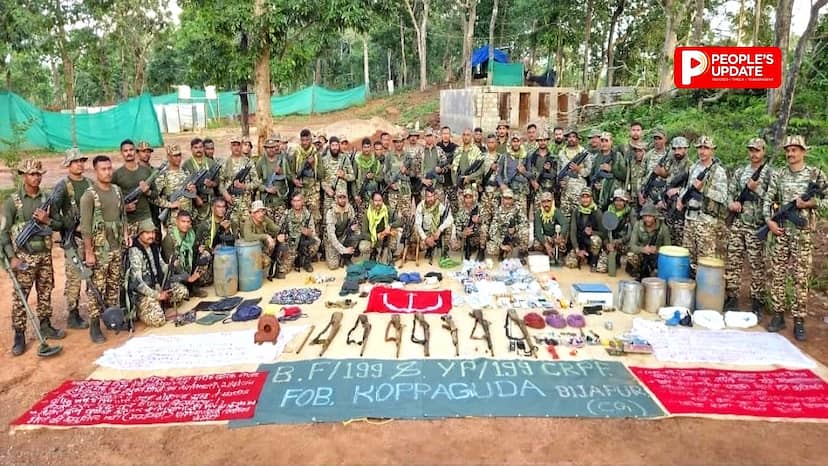 बीजापुर में CRPF का बड़ा एक्शन  जंगल में छिपा था नक्सलियों का जखीरा, 14 नक्सल डंप बरामद