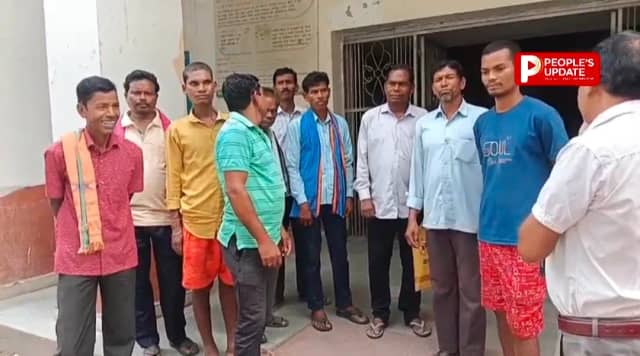 रायगढ़ में 50 साल से गांव में रह रहे ग्रामीणों को नहीं मिला आबादी पट्टा,पट्टे की माग को लेकर कलेक्ट्रेट पहुंचे ग्रामीण 