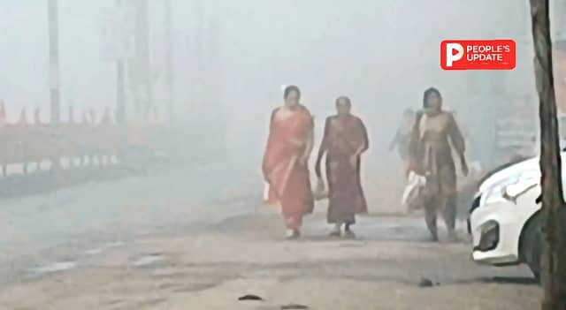 चांपा में मौसम का बदला मिजाज, सुबह घने कोहरे ने रोकी शहर की रफ्तार, सड़कों पर छाई धुंध से बढ़ा हादसों का खतरा
