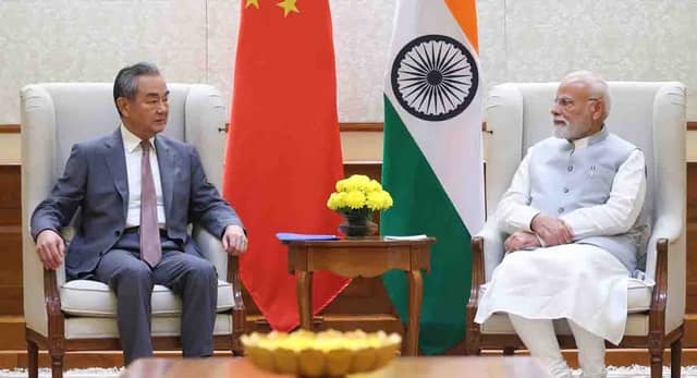 ट्रंप के टैरिफ विवाद के बीच PM मोदी और चीनी विदेश मंत्री वांग यी की मुलाकात, संबंधों में नई ऊर्जा की उम्मीद