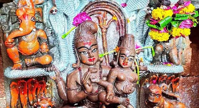 साल में सिर्फ एक बार खुलता है ये अद्भुत मंदिर... उज्जैन में नागपंचमी पर होंगे भगवान नागचंद्रेश्वर के दुर्लभ दर्शन, रात 12 बजे खुलेंगे मंदिर के पट