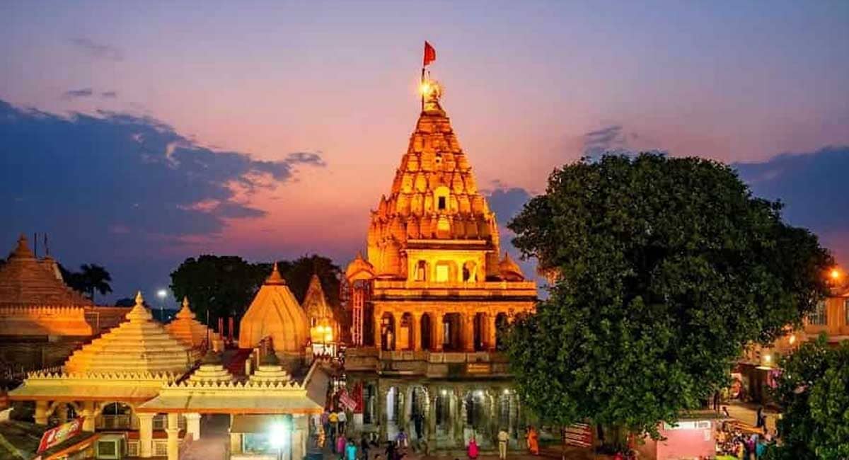 साल में सिर्फ एक बार खुलता है ये अद्भुत मंदिर... उज्जैन में नागपंचमी पर होंगे भगवान नागचंद्रेश्वर के दुर्लभ दर्शन, रात 12 बजे खुलेंगे मंदिर के पट