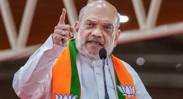 प्रवक्ता रूपेश समेत 140 नक्सलियों ने किया आत्मसमर्पण, शाह बोले- 2026 तक नक्सलवाद का खात्मा