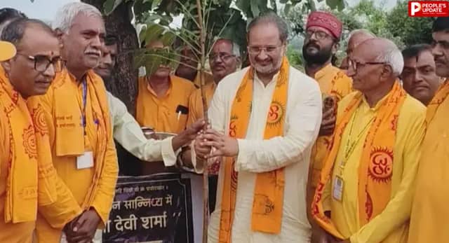 डेढ़ घंटे में लगे 1111 पौधे, पर्यावरण संरक्षण का अनूठा संदेश