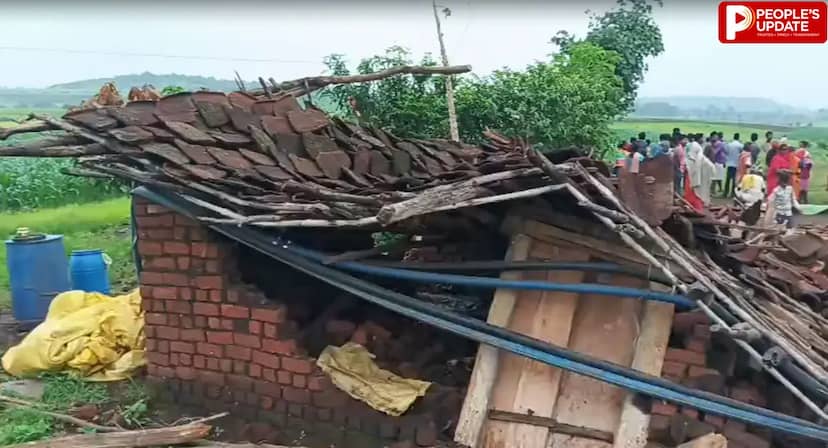 सिवनी में भरभराकर गिरा कच्चा मकान, मलबे में दबे 4 लोग; ग्रामीणों ने किया रेस्क्यू