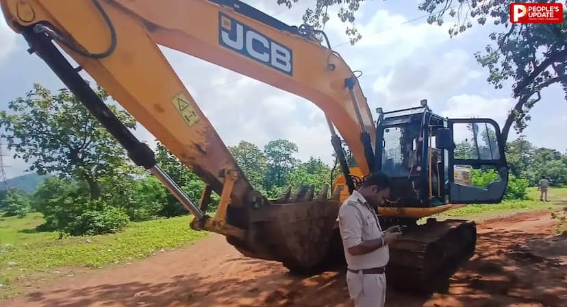 सोहागपुर के जंगल में अवैध उत्खनन, वन विभाग ने जेसीबी मशीन पकड़ी