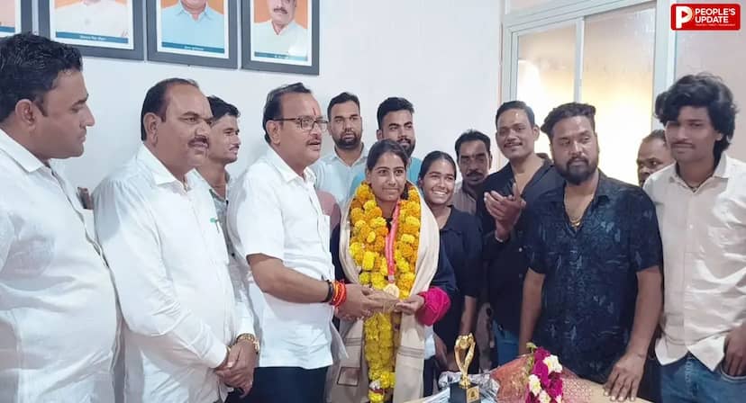 सोहागपुर की राखी सराठे ने लद्दाख में लहराया परचम, पर्वतारोहण में जीता गोल्ड मेडल