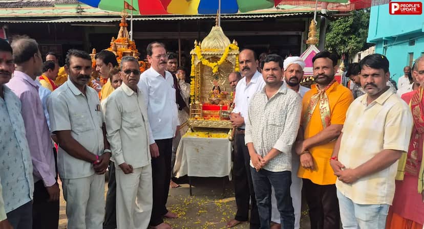 बारिश के बीच निकली भगवान लड्डू गोपाल की भव्य शोभायात्रा, बारना नदी में कराया जल विहार