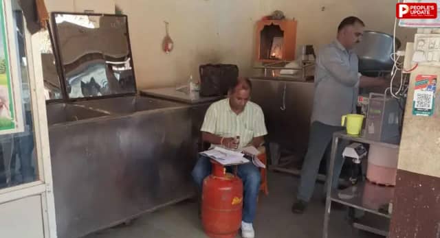 खिलचीपुर में खाद्य विभाग की कार्रवाई, दूध-घी से लेकर मावा बर्फी तक के सैंपल लिए