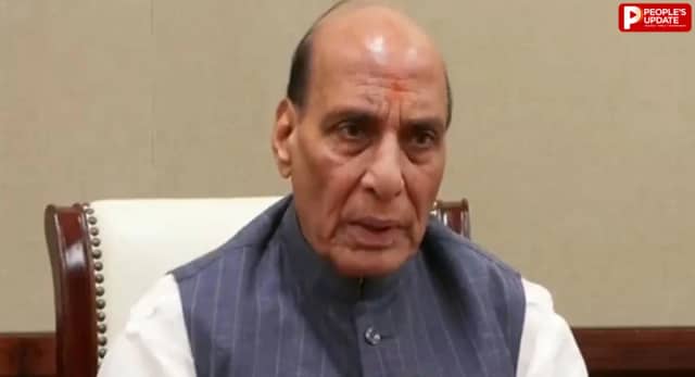 'सरकार का विरोध करें, लेकिन भाषा की मर्यादा रखें', खरगे के बयान पर भड़के राजनाथ सिंह