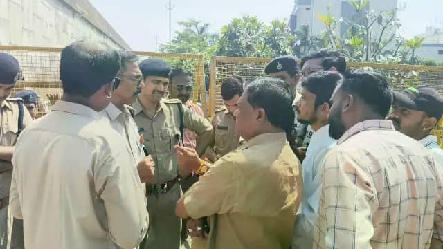 इटारसी में छात्रों को होटल में नजरबंद करने पर सियासत तेज, कांग्रेस नेताओं को मिलने से रोका